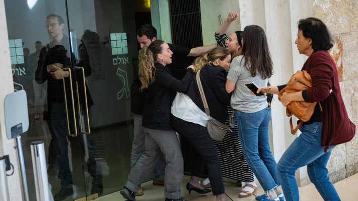 מהומות בבית המשפט העליון בדיון על הקמת ועדת חקירה