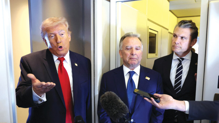 פיט הגסת' סטיב ויטקוף ודונלד טראמפ - מרץ 2026 