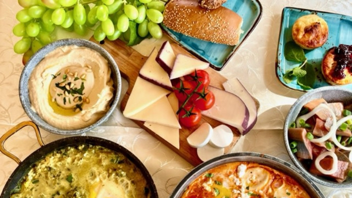 ארוחת בוקר במלון ''קולוני'' חיפה