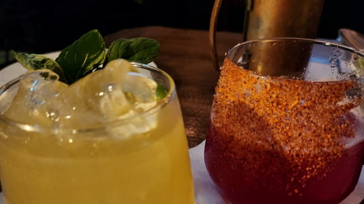 בר מסעדה ''ריב ווסט'' בחיפה