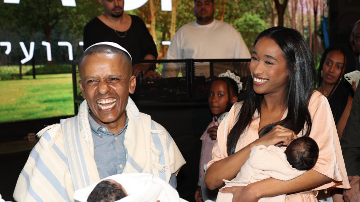 ברהנו טגניה בברית של בנו (צילום: אור גפן)