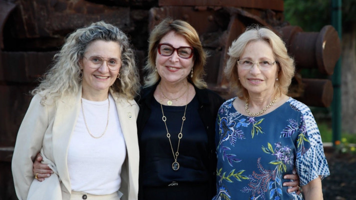 שוש אלמגור, חזית אוזן ואיה לוריא  (צילום: ינון כלפון)