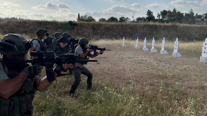 \'\'בחרנו להשאר ביחידה\'\'. לוחמי צנחנים במילואים