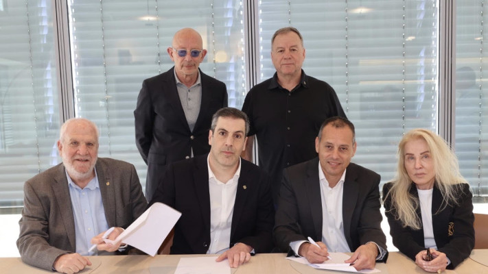אורית אפרתי, אייל בן סימון, יואב הורוביץ, יוני אבן טוב, אמיר פושינסקי ושיזף רפאלי (צילום: רפי דלויה)
