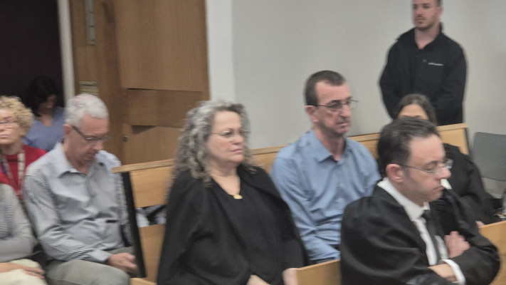 הוריה של מאיה ווישניאק ז''ל בשלב הטיעונים לעונש
