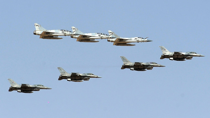 מטוסי קרב מסוג F16 של איחוד האמירויות