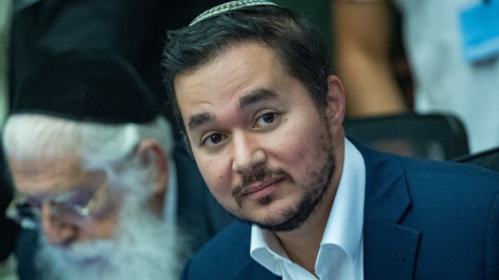 אילוז. דורש להדיח את גואטה