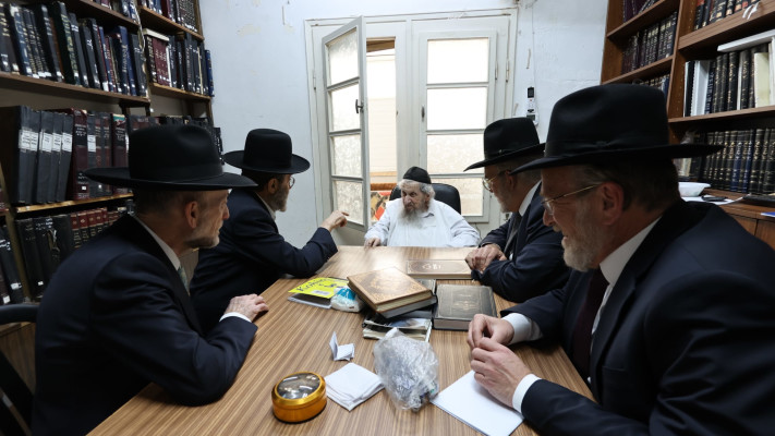 הרב לנדו וחברי דגל התורה