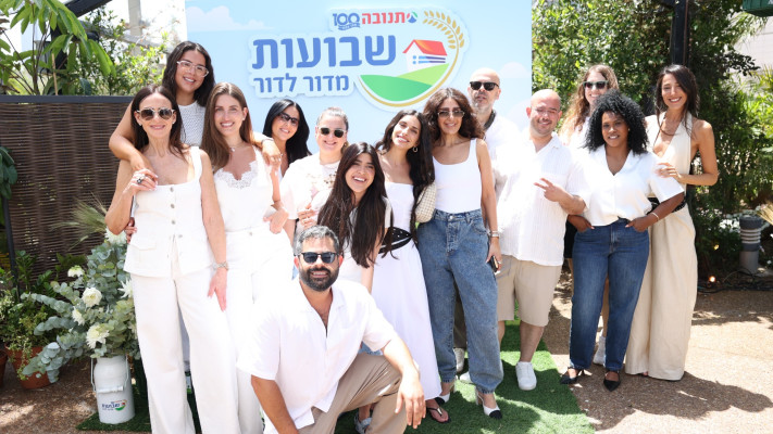 חוגגים בלבן: הסלבס חוגגים בלבן את שבועות עם המשפחה (צילום: אור גפן)