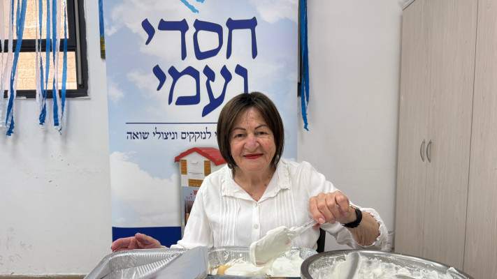 אביבה מכינה עוגות גבינה לזכר נכדה שנפל במלחמה, מתניה אלסטר ז''ל