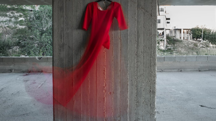 אמירה זיאן, שמלה אדומה, 2016