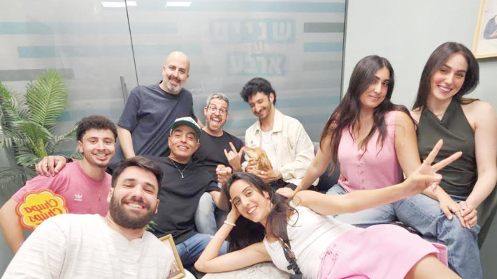 רון שלום, יואב כהן, פרלה דנוך, עילי בוטנר, לורן דייויס, נווה מאמו, נבו קנר (צילום: מאירה פרץ)