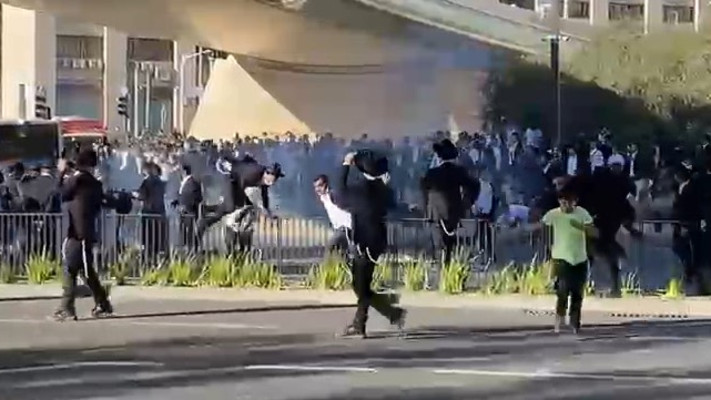 חייל הותקף בהפגנת חרדים בכניסה לירושלים