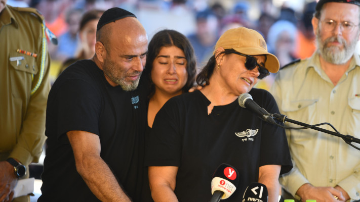 מלי, אימו של סמ''ר אדם צרפתי ז''ל בהלוויתו