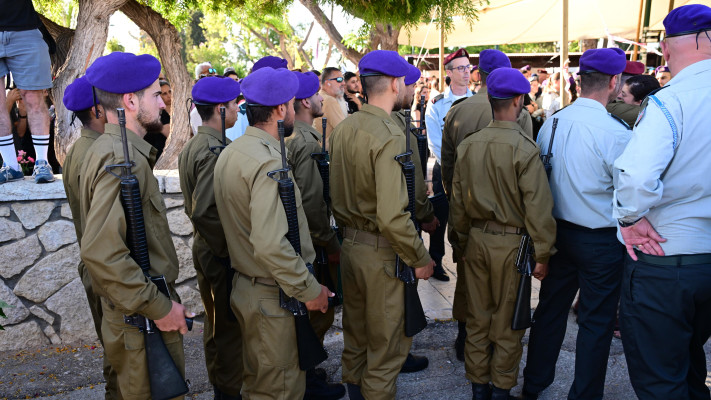 הלווייתו של סרן ד''ר אורי יוסף סילבסטר ז''ל