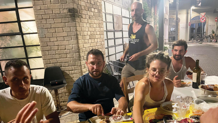 ''יום השכנים'': ארוחה משותפת ביפו