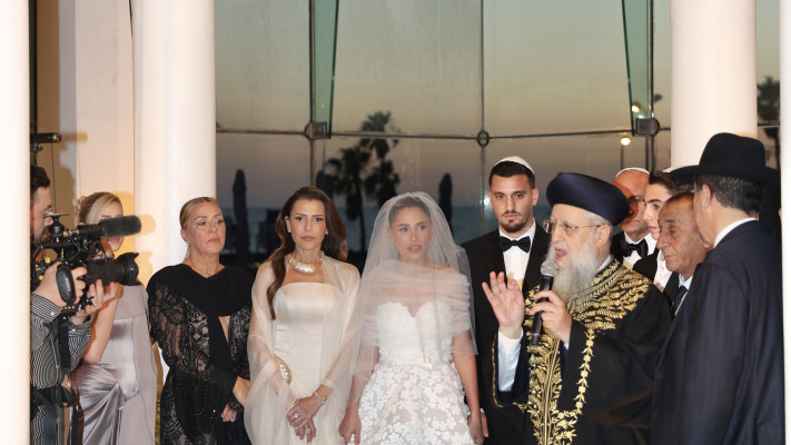 שחקן הכדורגל ירדן שועה ובת זוגו אור זוארץ התחתנו (צילום: אור גפן)