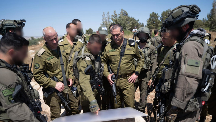 הרמטכ''ל אייל זמיר בזירת הפיגוע