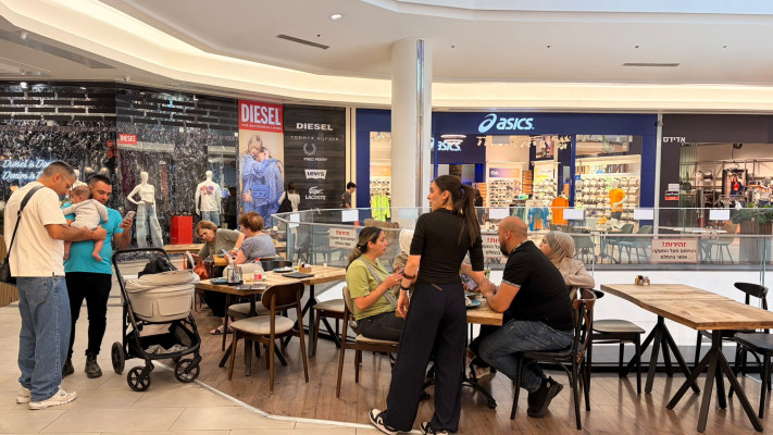קניון בחיפה במהלך חידוש המלחמה עם איראן