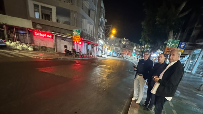 רמי לוי מחכה למונית וכבר כמעט לקח אוטובוס (צילום: פרטי)