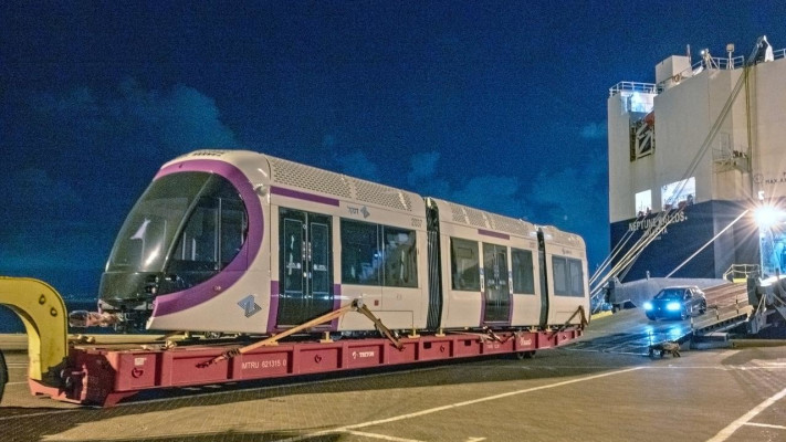 קרונות הקו הסגול בנמל חיפה