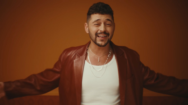 נועם בתן בקליפ ''תמיד רציתי עוד'' (צילום: Yonatan Kovetz, צילום מסך יוטיוב)