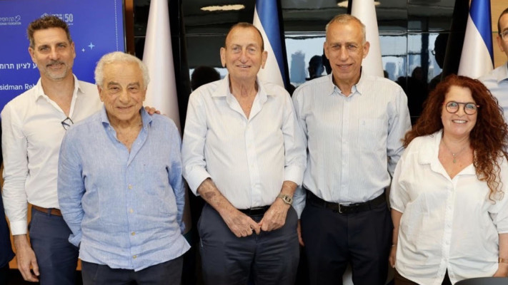אורית שטיין-רייזנר, נחמן אש, רון חולדאי, דניאל חוסידמן ויגאל חוסידמן&nbsp; (צילום: גיא יחיאלי)