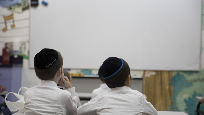 תלמידים בבית ספר לבנים