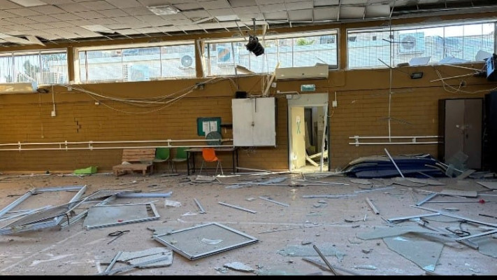 ההרס במבנה בי''ס מולדת לאחר נפילת הטיל האיראני בחודש מרץ.