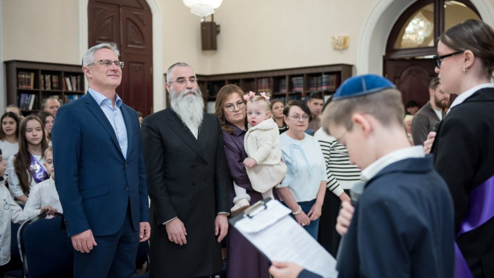 ביקור שגריר ישראל באוקראינה, מיכאל ברודסקי, בבית יתומים באודסה