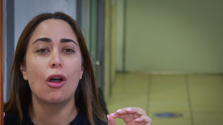 מאי גולן. הרחק מאחור