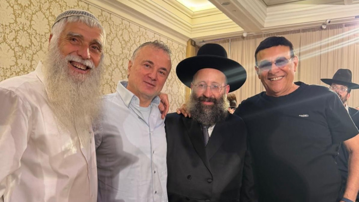 רוני מאנה, מיכאל מירילשווילי, הרב רבינוביץ