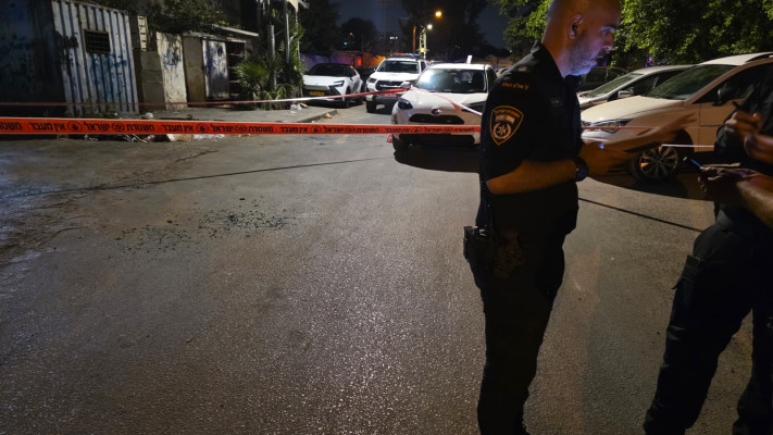 המשטרה בזירת האירוע בו נורתה למוות בת 19 בשכונת ג'ואריש ברמלה