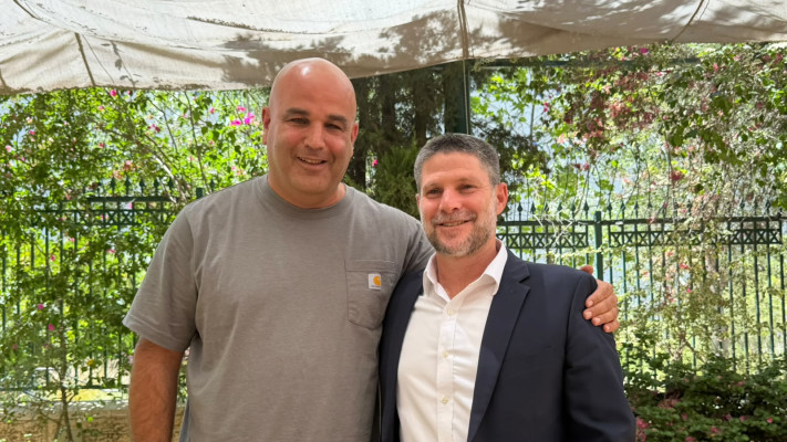 שר האוצר בצלאל סמוטריץ' ומייסד ''עד כאן'' יריב בן עמי
