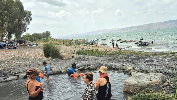 בריכת גופרית בחוף גופרה בכנרת