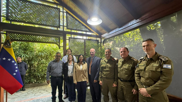 נשיאת ונצואלה עם המשלחת הישראלית