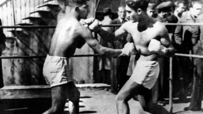 יעקב רזון (משמאל), אלוף האגרוף שהכשיר ספורטאים למכבייה והציל אסירים באושוויץ