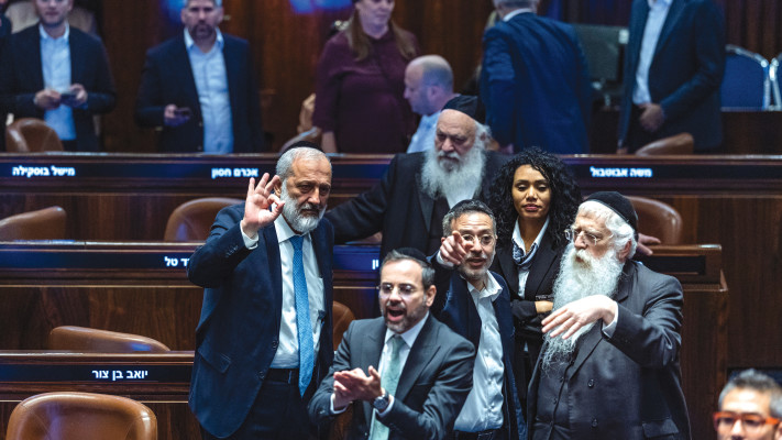 מפלגות החרדים בהצבעה על חוק העריקים