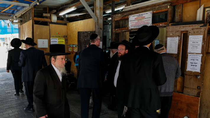 רחוב בבני ברק. למצולמים אין קשר לכתבה
