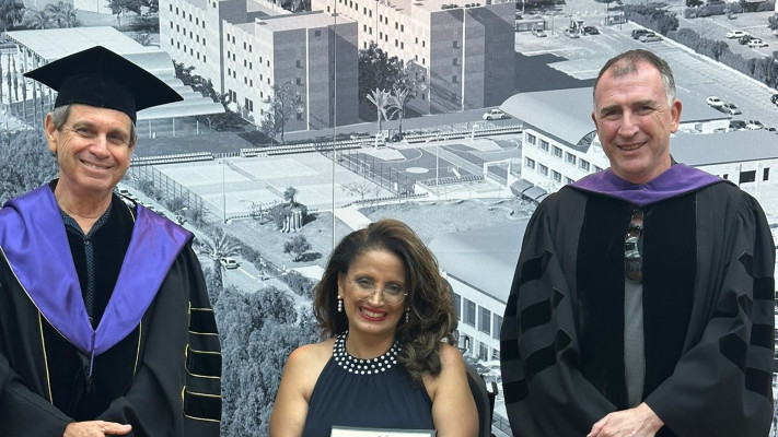  דיקן הפקולטה למשפטים פרופ' רועי גילבר, כנרת הראל והמשנה לנשיא המכללה האקדמית נתניה פרופ' משה גלברד
