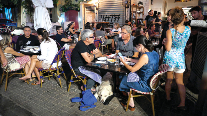 מסעדה בתל אביב. במחיר ארוחה במסעדה תל אביבית אפשר להזמין את התפריט כולו בחוץ לארץ