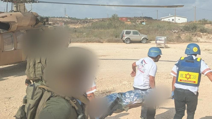 פינוי אחד הפצועים מהפיגוע בחוות גלעד