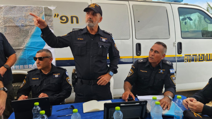 מפכ''ל המשטרה, רנ''צ דני לוי, בחפ''ק המשטרה בחוף אשקלון