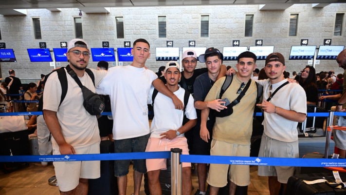 הישראלים מסתערים על נתב''ג