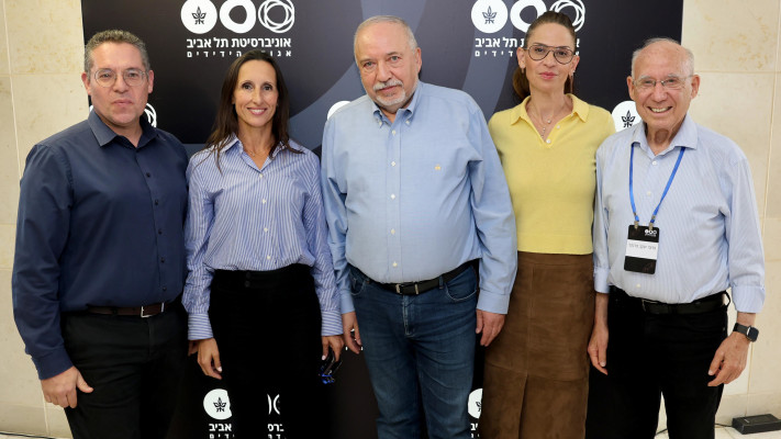 יעקב פרנקל, יפעת אורון, אביגדור ליברמן, עדי אולמרט ועמוס אלעד (צילום: איציק בירן)
