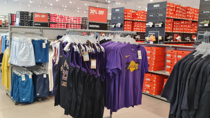 הנחות שמגיעות לעשרות אחוזים. Nike Factory Store