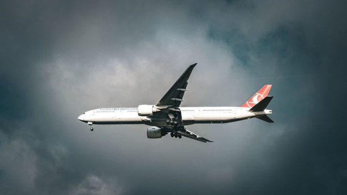 Book a Flight - יש לכם עשר שעות במדריד. למה אתם עדיין בטרמינל?