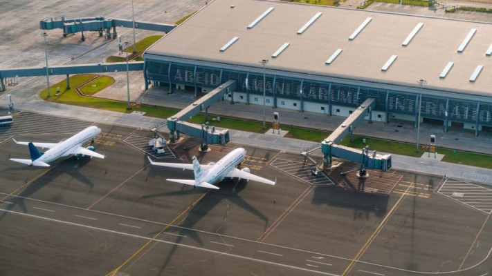Book a Flight - יש לכם עשר שעות במדריד. למה אתם עדיין בטרמינל?Book a Flight - יש לכם עשר שעות במדריד. למה אתם עדיין בטרמינל?