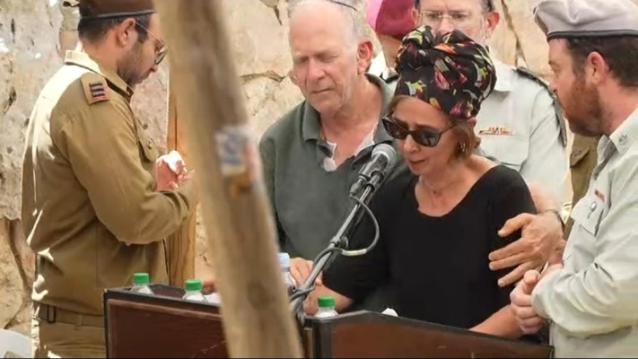 שלמה ויונת, הוריו של רס''ן הראל בירנשטוק ז''ל, בהלווויתו