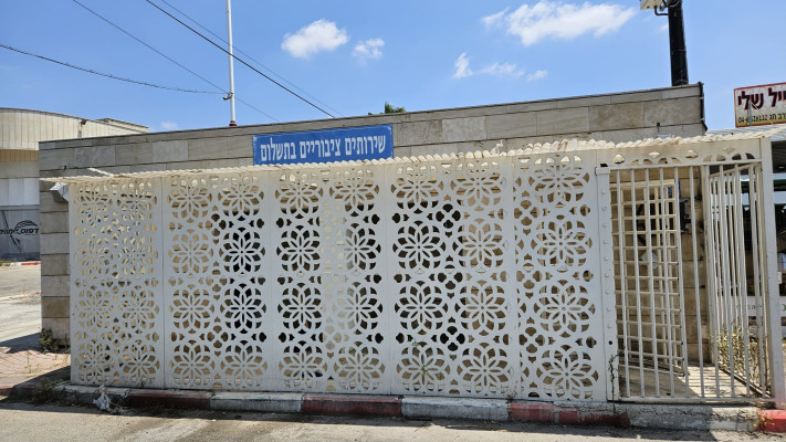 \'\'אנשים עושים את הצרכים שלהם בכל מיני פינות\'\'. השירותים הסגורים בשוק בעפולה